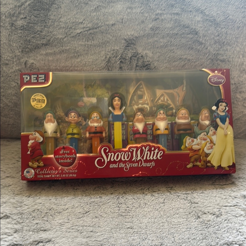 Disney Snow White and the Seven Dwarfs PEZ Collectible Set